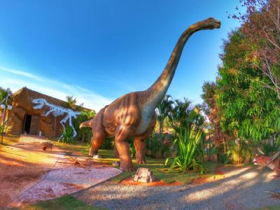 Cceres recebe exposio gratuita com rplicas de dinossauros gigantes