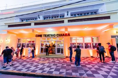 Cine Teatro Cuiab recebe stand-ups, shows e espetculos