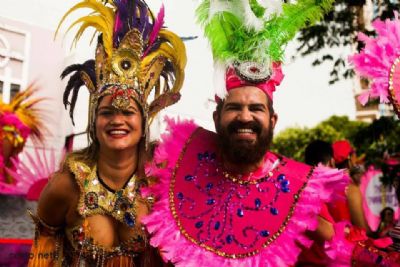 45% dos brasileiros pretendem passar o Carnaval em casa