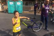 Criana de 6 anos leva ouro e bicicleta na Corrida de Reizinho - vdeo