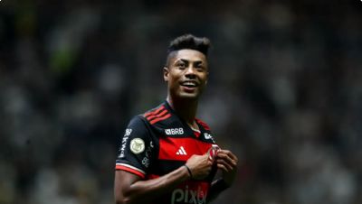 Flamengo goleia Atltico-MG e segue na liderana do Brasileiro