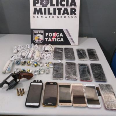 Rapaz  preso com 14 celulares e arma de fogo