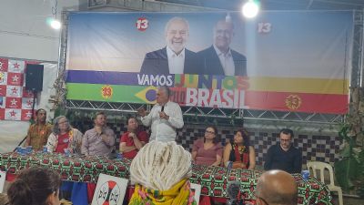 Em ato pr-Lula, ex-ministro rene artistas e diz que Cultura  central na luta por direitos