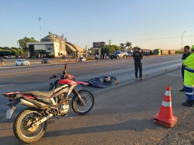Motociclista morre aps ser atropelado por carreta na BR-163