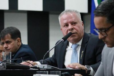 Chico se irrita com falta de resposta do prefeito sobre emendas: 'Vai dar calote tambm nas cirurgias eletivas?'