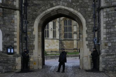 Policia investiga como jovem invadiu castelo para 'assassinar' rainha Elizabeth 2 no Natal