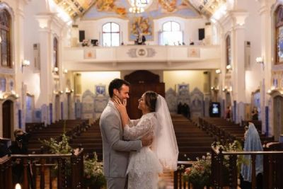 Carol Celico posta foto com marido em lua de mel: 'Intenso, especial'