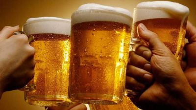 Faturamento de empresas de bebidas alcolicas cai 71% na 1 quinzena de abril