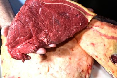 Com alta dos preos da carne, inflao deve ficar em 0,81% em dezembro