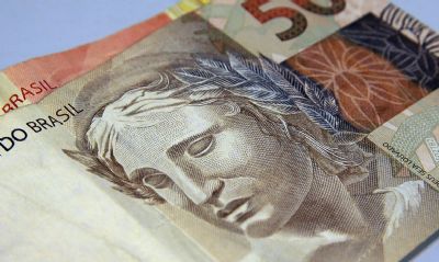 Pesquisa aponta que novo coronavrus reduz renda de metade dos brasileiros