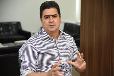 Ablio acusa Pinheiro de aumentar prprio salrio ilegalmente