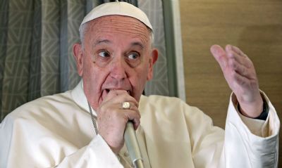 Papa Francisco alerta para 'retrocesso da democracia'
