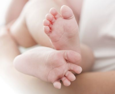 Beb de cinco meses morre engasgada com leite