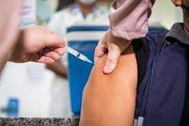 Projeto de lei prope colocar quem escolhe vacina no fim da fila da imunizao